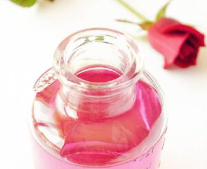 Hướng dẫn các cách làm nước hoa hồng tinh chất tại nhà 1
